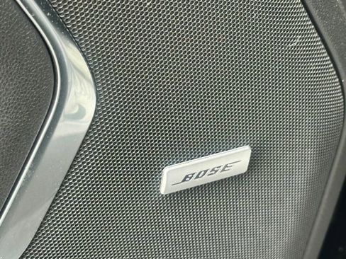 Used 2023 GMC Yukon SLT w/ SLT Luxury Package image 24