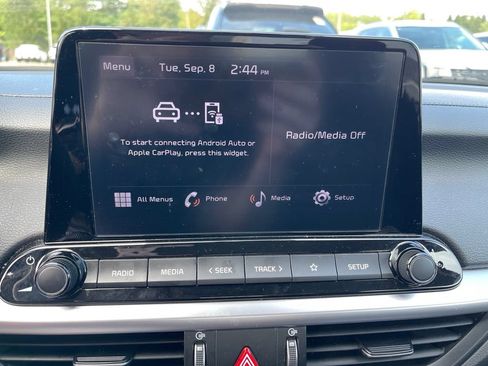 Used 2023 Kia Forte LXS w/ LXS Technology Package FWD image 9