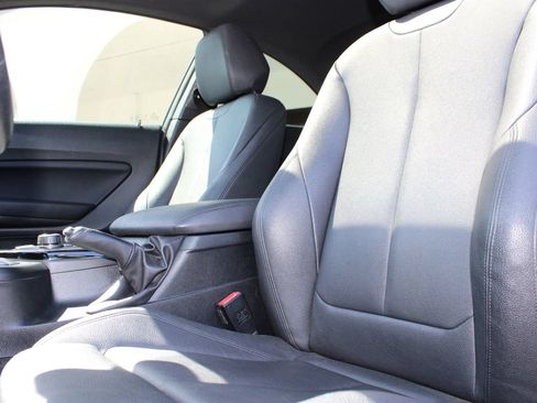 Used 2019 BMW 230i Coupe w/ Convenience Package RWD image 14