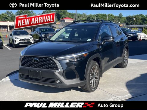 Certified 2024 Toyota Corolla Cross XLE w/ Convenience Package AWD/4WD image 1