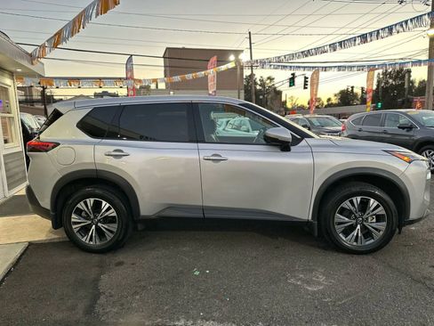 Used 2021 Nissan Rogue SV image 4