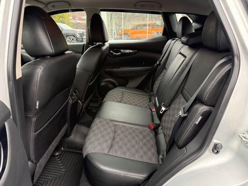 Used 2021 Nissan Rogue Sport SV w/ Technology Package image 16