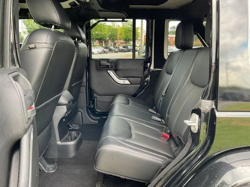 Used 2015 Jeep Wrangler Unlimited Rubicon AWD/4WD image 25