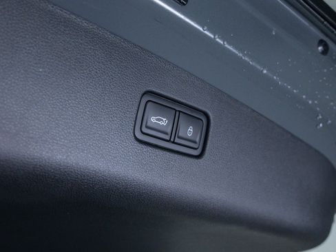 Used 2026 Genesis GV70 2.5T Select image 9