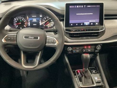 Used 2024 Jeep Compass Latitude AWD/4WD image 10