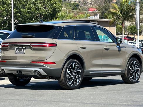 New 2025 Lincoln Corsair Reserve w/ Equipment Group 202A image 3