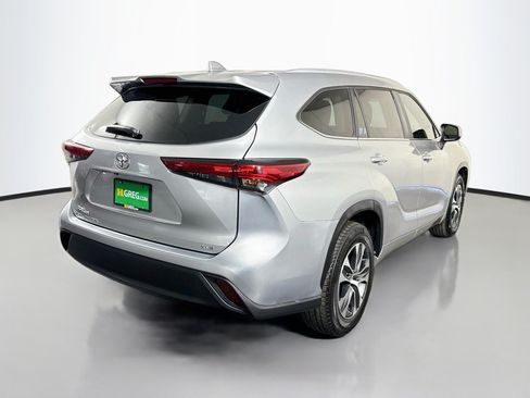Used 2023 Toyota Highlander XLE FWD image 10