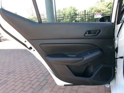 Used 2024 Nissan Altima 2.5 SV FWD image 32