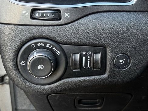 Used 2020 Jeep Cherokee Trailhawk w/ Comfort/Convenience Group image 25