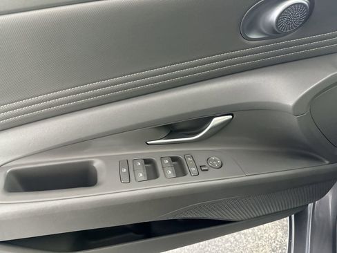 Used 2025 Hyundai Elantra SEL image 13