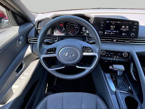 Used 2023 Hyundai Elantra SEL w/ Winter Weather Package FWD image 6
