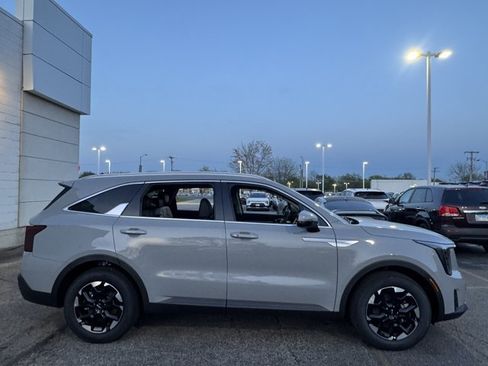 New 2026 Kia Sorento S FWD image 7