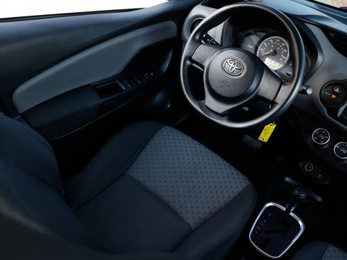 Used 2016 Toyota Yaris L image 25