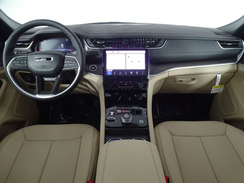 New 2025 Jeep Grand Cherokee L Limited image 33