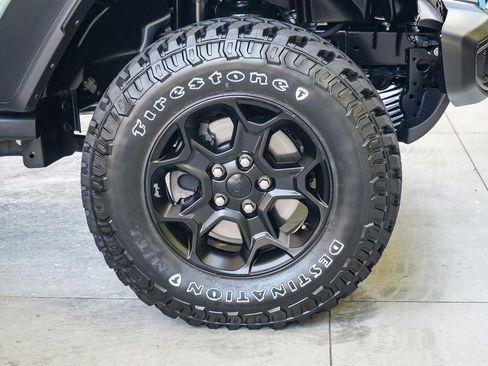 Used 2023 Jeep Wrangler Unlimited w/ Cold Weather Group AWD/4WD image 10