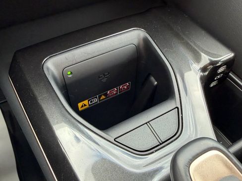 Certified 2025 Toyota Crown Signia image 17