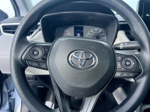 Used 2023 Toyota Corolla Cross L FWD image 11