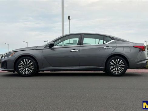 Used 2024 Nissan Altima 2.5 SV FWD image 7