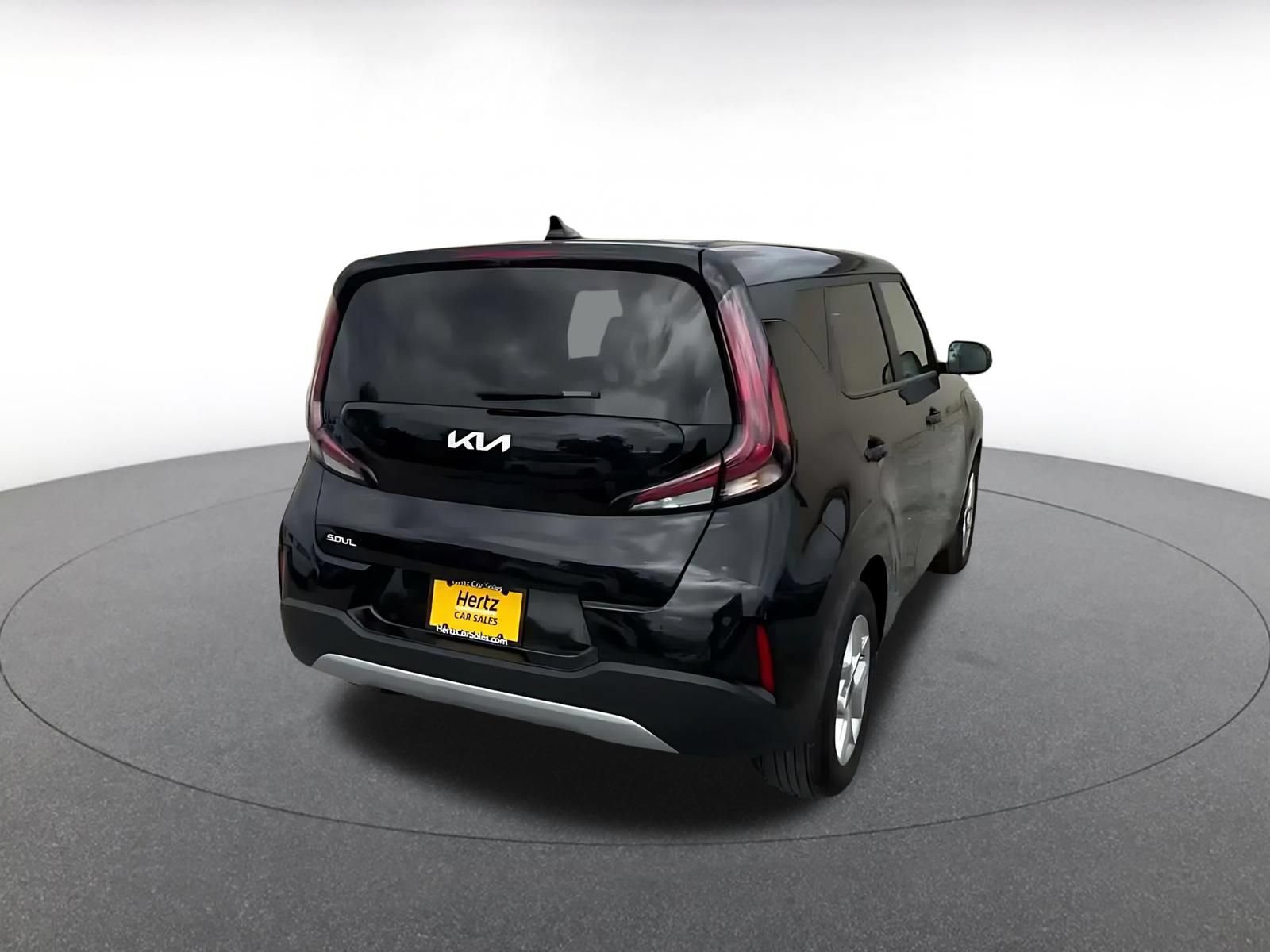 Used 2025 Kia Soul LX w/ LX Technology Package FWD image 13