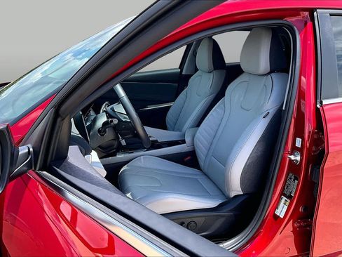 Used 2025 Hyundai Elantra Limited FWD image 7