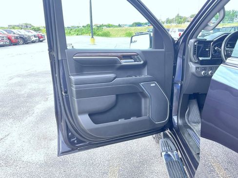 Certified 2023 GMC Sierra 1500 SLT w/ SLT Premium Package AWD/4WD image 9