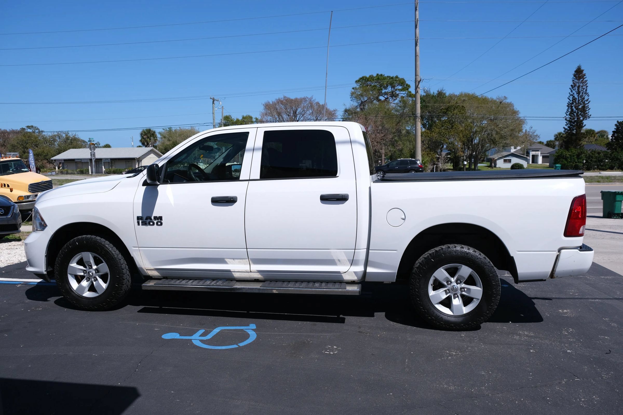 Used 2017 RAM 1500 Express AWD/4WD image 2