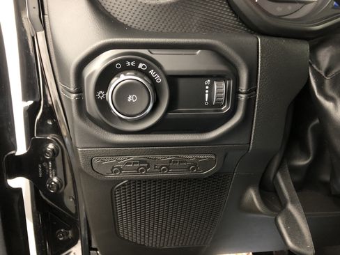 Certified 2024 Jeep Wrangler Unlimited Rubicon AWD/4WD image 18