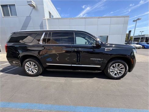 Used 2025 GMC Yukon XL Denali AWD/4WD image 4