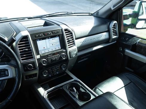 Used 2017 Ford F250 Lariat w/ Lariat Ultimate Package AWD/4WD image 17
