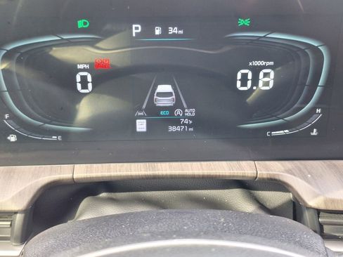 Used 2024 Kia Telluride EX w/ EX Captain's Chair Package image 15