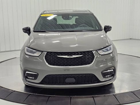 Used 2025 Chrysler Pacifica Select FWD image 8