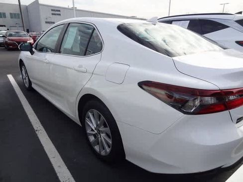 Used 2022 Toyota Camry LE image 4
