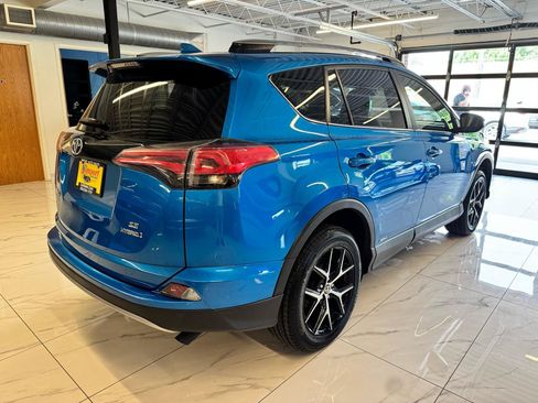 Used 2018 Toyota RAV4 SE AWD/4WD image 5