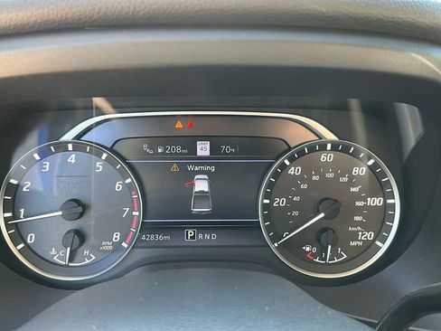 Used 2021 Nissan Titan SV w/ SV Convenience Package image 22