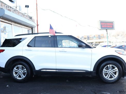 Used 2023 Ford Explorer XLT w/ Equipment Group 202A image 4