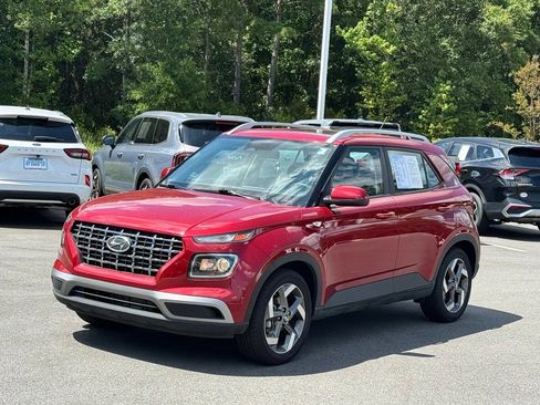 Used 2025 Hyundai Venue SEL FWD image 2
