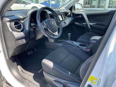 Used 2018 Toyota RAV4 XLE FWD image 9