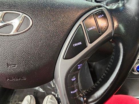 Used 2015 Hyundai Elantra SE w/ Option Group 03 FWD image 12