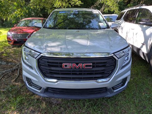 Used 2022 GMC Terrain SLE w/ Driver Convenience Package FWD image 2