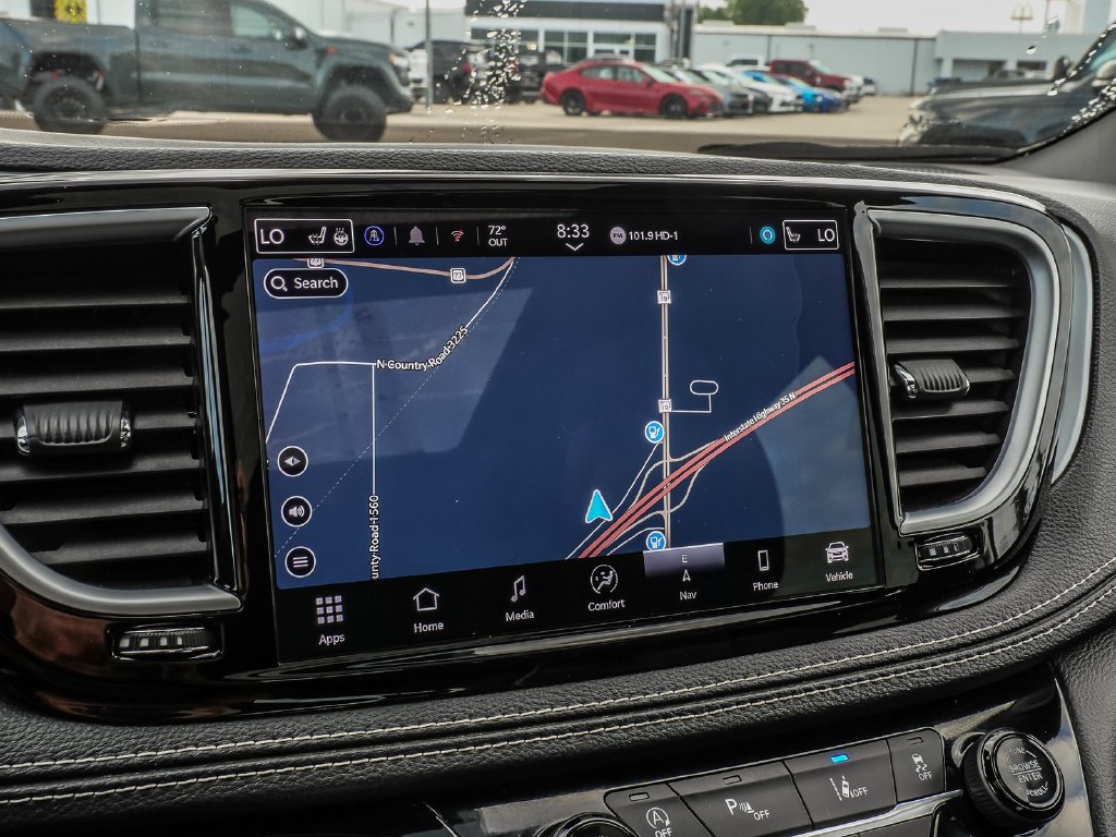 Used 2025 Chrysler Pacifica Limited FWD image 39