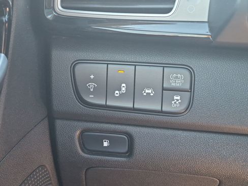 Used 2018 Kia Niro Touring FWD image 17