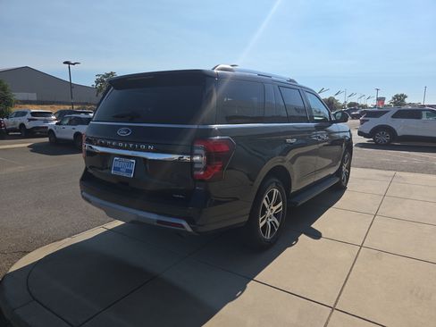 Used 2024 Ford Expedition Limited image 5