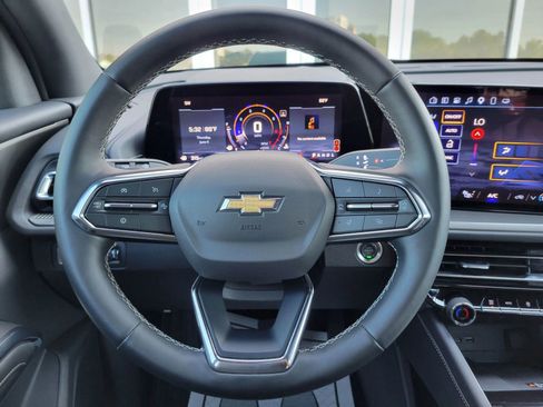 Used 2025 Chevrolet Traverse LT w/ Driver Confidence Package FWD image 8