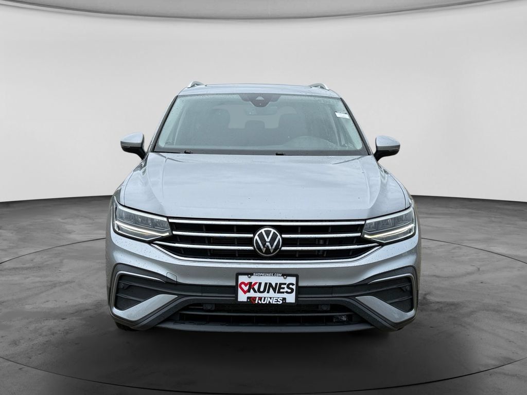Used 2023 Volkswagen Tiguan SE AWD/4WD image 3