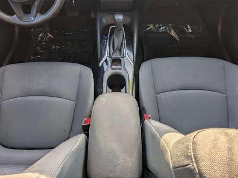 Used 2022 Toyota Corolla LE image 11