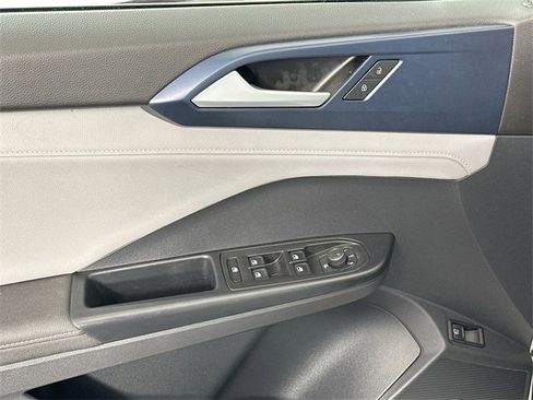 Used 2024 Volkswagen Taos SE image 24