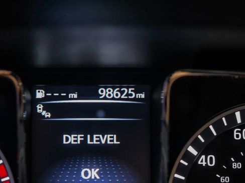 Used 2018 Nissan Titan PRO-4X w/ Pro-4x Convenience Package AWD/4WD image 19