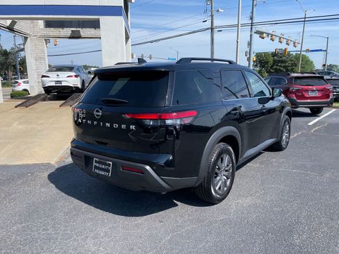 Used 2025 Nissan Pathfinder SV FWD image 4