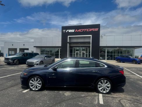Used 2018 Chevrolet Malibu Premier w/ Premier Sun and Wheel Package FWD image 4