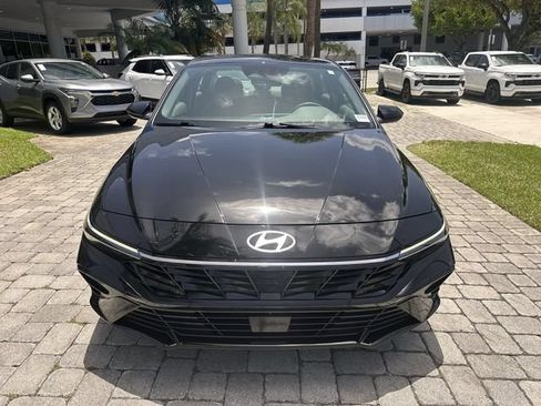 Used 2025 Hyundai Elantra SEL FWD image 18